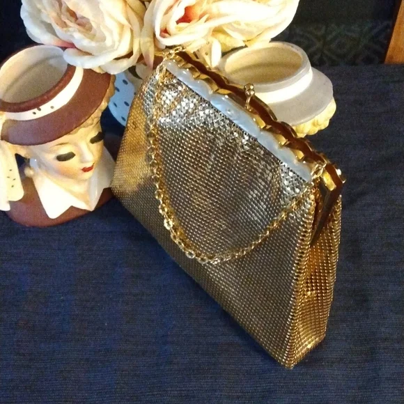 Vintage,Whiting&Davis # 2981,Gold Metallic Evening Bag with Mother of Pearl top. - Picture 8 of 16